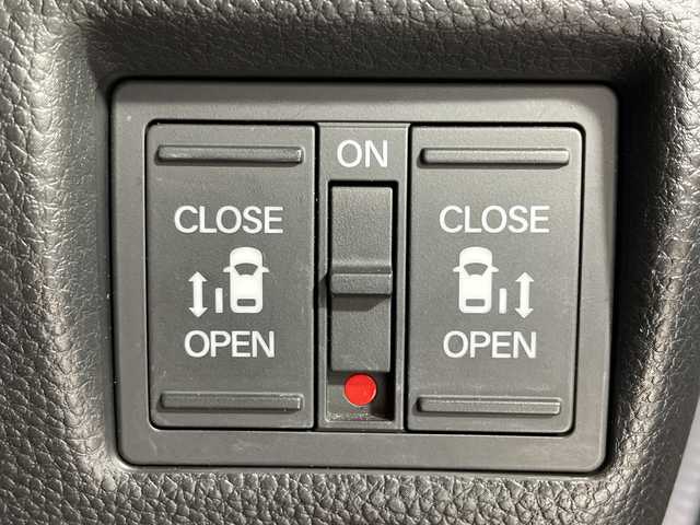 ホンダ Ｎ ＢＯＸ G L ホンダセンシング 神奈川県 2019(平31)年 3.8万km プラチナホワイトパール 純正7インチナビ（VXM-194VFi)/ドライブレコーダー/衝突被害軽減システム/車線逸脱警報/バックカメラ/ホンダセンシング/アダプティブクルーズコントロール/両側パワースライドドア/横滑り防止装置/ETC/アイドリングストップ/LEDヘッドライト/フォグランプ/オートライト/ウィンカーミラー/電動格納ミラー/純正14インチAW/シートリフター/プッシュスタート/スマートキー/フロアマット/スペアキー/取扱説明書/保証書/禁煙車/プライバシーガラス/純正エアロ