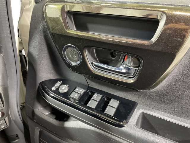 ホンダ Ｎ ＢＯＸ G L ホンダセンシング 神奈川県 2019(平31)年 3.8万km プラチナホワイトパール 純正7インチナビ（VXM-194VFi)/ドライブレコーダー/衝突被害軽減システム/車線逸脱警報/バックカメラ/ホンダセンシング/アダプティブクルーズコントロール/両側パワースライドドア/横滑り防止装置/ETC/アイドリングストップ/LEDヘッドライト/フォグランプ/オートライト/ウィンカーミラー/電動格納ミラー/純正14インチAW/シートリフター/プッシュスタート/スマートキー/フロアマット/スペアキー/取扱説明書/保証書/禁煙車/プライバシーガラス/純正エアロ