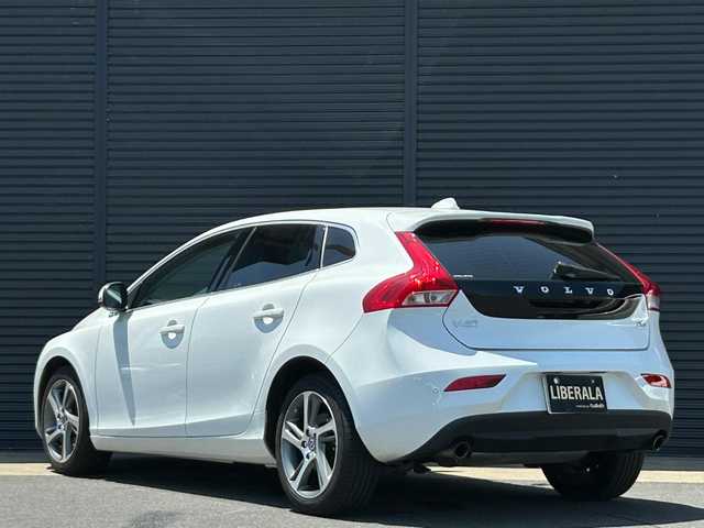 ボルボ Ｖ４０ D4 茨城県 2016(平28)年 2.4万km アイスホワイト インテリセーフ /ACC /レーンキーピングエイド /BLIS /バックカメラ /パーキングセンサー /ナビ /12セグ /BT /DVD /USB /メモリー付パワーシート /ETC /キセノンヘッドライト /オートライト /ドラレコ /禁煙車
