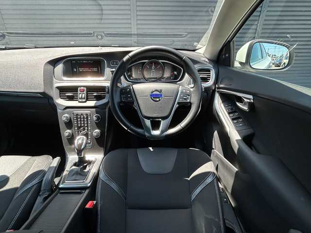 ボルボ Ｖ４０ D4 茨城県 2016(平28)年 2.4万km アイスホワイト インテリセーフ /ACC /レーンキーピングエイド /BLIS /バックカメラ /パーキングセンサー /ナビ /12セグ /BT /DVD /USB /メモリー付パワーシート /ETC /キセノンヘッドライト /オートライト /ドラレコ /禁煙車