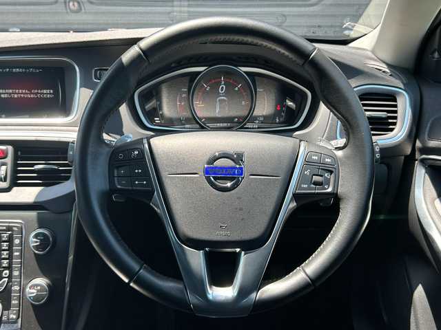ボルボ Ｖ４０ D4 茨城県 2016(平28)年 2.4万km アイスホワイト インテリセーフ /ACC /レーンキーピングエイド /BLIS /バックカメラ /パーキングセンサー /ナビ /12セグ /BT /DVD /USB /メモリー付パワーシート /ETC /キセノンヘッドライト /オートライト /ドラレコ /禁煙車