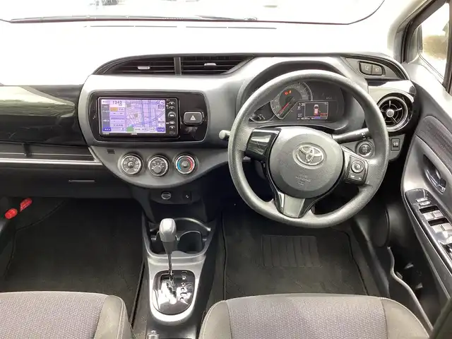 トヨタ ヴィッツ F セーフティーエディションⅡ 神奈川県 2018(平30)年 4.9万km ボルドーマイカメタリック 社外ナビ、TV/ETC/ドライブレコーダー/セーフティーセンス/スマートキー