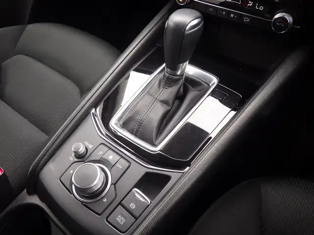 マツダ ＣＸ－５ XD プロアクティブ 千葉県 2019(平31)年 6.1万km スノーフレイクホワイトパールマイカ ブラインドスポットモニタリング/アクティブ・ドライビング・ディスプレイ/パワーバックドア/運転席パワーシート/前席シートヒーター/純正SDナビ/地デジTV/【DVD/CD再生機能　Bluetooth接続】/360°ビュー・モニター/革巻きステアリング/ETC/LEDヘッドライト/ウインカーミラー/コーナーセンサー/純正19インチアルミホイル/サイド/カーテンエアバッグ/アドバンストキーレスエントリー