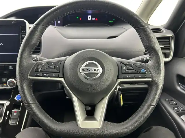 日産 セレナ e－パワー ハイウェイスター V 千葉県 2021(令3)年 1.4万km ブリリアントホワイトパール 禁煙車/エマージェンシーブレーキ/レーンキープアシスト/オートハイビーム/プロパイロット/ブライドスポットモニター/純正10インチメモリナビ/　CD/DVD/BT/フルセグTV/両側パワースライドドア/デジタルインナーミラー/電子パーキング/オートホールド/電動格納ミラー/プッシュスタート&スマートキー/LEDヘッドライト/フォグライト