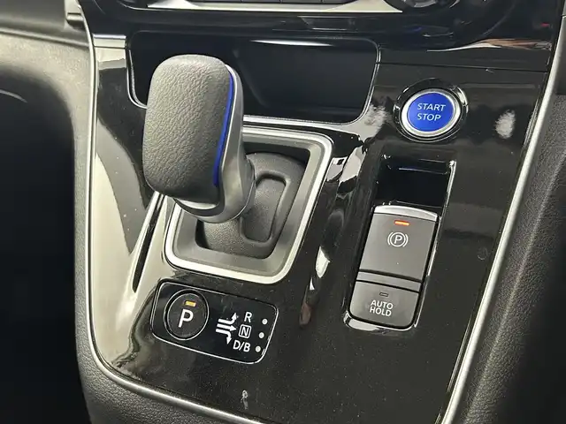 日産 セレナ e－パワー ハイウェイスター V 千葉県 2021(令3)年 1.4万km ブリリアントホワイトパール 禁煙車/エマージェンシーブレーキ/レーンキープアシスト/オートハイビーム/プロパイロット/ブライドスポットモニター/純正10インチメモリナビ/　CD/DVD/BT/フルセグTV/両側パワースライドドア/デジタルインナーミラー/電子パーキング/オートホールド/電動格納ミラー/プッシュスタート&スマートキー/LEDヘッドライト/フォグライト