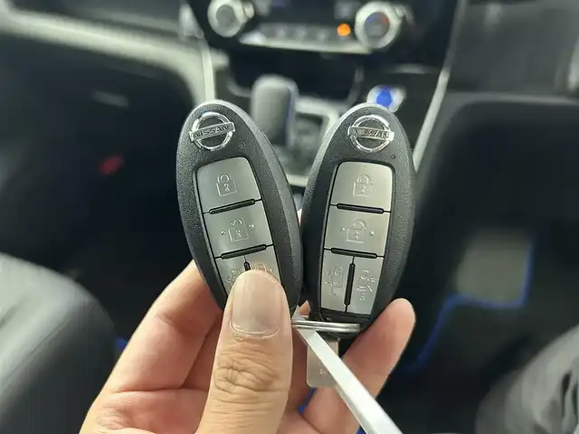日産 セレナ e－パワー ハイウェイスター V 千葉県 2021(令3)年 1.4万km ブリリアントホワイトパール 禁煙車/エマージェンシーブレーキ/レーンキープアシスト/オートハイビーム/プロパイロット/ブライドスポットモニター/純正10インチメモリナビ/　CD/DVD/BT/フルセグTV/両側パワースライドドア/デジタルインナーミラー/電子パーキング/オートホールド/電動格納ミラー/プッシュスタート&スマートキー/LEDヘッドライト/フォグライト