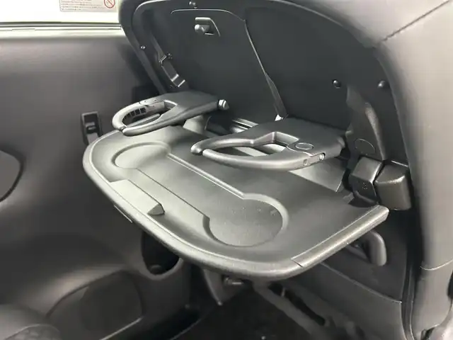 日産 セレナ e－パワー ハイウェイスター V 千葉県 2021(令3)年 1.4万km ブリリアントホワイトパール 禁煙車/エマージェンシーブレーキ/レーンキープアシスト/オートハイビーム/プロパイロット/ブライドスポットモニター/純正10インチメモリナビ/　CD/DVD/BT/フルセグTV/両側パワースライドドア/デジタルインナーミラー/電子パーキング/オートホールド/電動格納ミラー/プッシュスタート&スマートキー/LEDヘッドライト/フォグライト