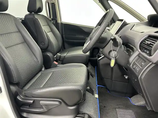 日産 セレナ e－パワー ハイウェイスター V 千葉県 2021(令3)年 1.4万km ブリリアントホワイトパール 禁煙車/エマージェンシーブレーキ/レーンキープアシスト/オートハイビーム/プロパイロット/ブライドスポットモニター/純正10インチメモリナビ/　CD/DVD/BT/フルセグTV/両側パワースライドドア/デジタルインナーミラー/電子パーキング/オートホールド/電動格納ミラー/プッシュスタート&スマートキー/LEDヘッドライト/フォグライト