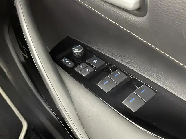 トヨタ カローラツーリング ハイブリッド ダブルバイビー 千葉県 2021(令3)年 2.8万km ブラックマイカ セーフティセンス（予防安全パッケージ）/・プリクラッシュセーフティ/（歩行者／自転車運転者検知機能付衝突回避支援タイプ）/・レーンディパーチャーアシスト/・全車速追従機能付レーダークルーズコントロール/・オートマチックハイビーム/・ロードサインアシスト/純正ディスプレイオーディオ/・Bluetooth接続/・バックカメラ/スマートキー/LEDヘッドライト/前後コーナーセンサー/ブラインドスポットモニター/純正ビルトインETC