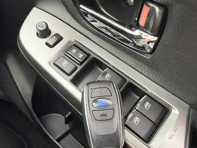 スバル レヴォーグ 1．6GT－S アイサイト 青森県 2016(平28)年 6.6万km クリスタルホワイトP 4WD/アドバンスドセイフティパッケージ/純正SDナビ・フルセグTV/CD・DVD・Bluetooth・SD/バック・サイドカメラ/黒レザーシート/前席パワーシート・シートヒーター/アイサイトver3/衝突軽減ブレーキ/追従クルーズコントロール/アクティブレーンキープ/ハイビームアシスト/リアビークルディテクション/ビルトインETC/フロント・リアUSB電源/LEDヘッドライト/フォグランプ/純正18インチアルミ/STiアンダーエアロ
