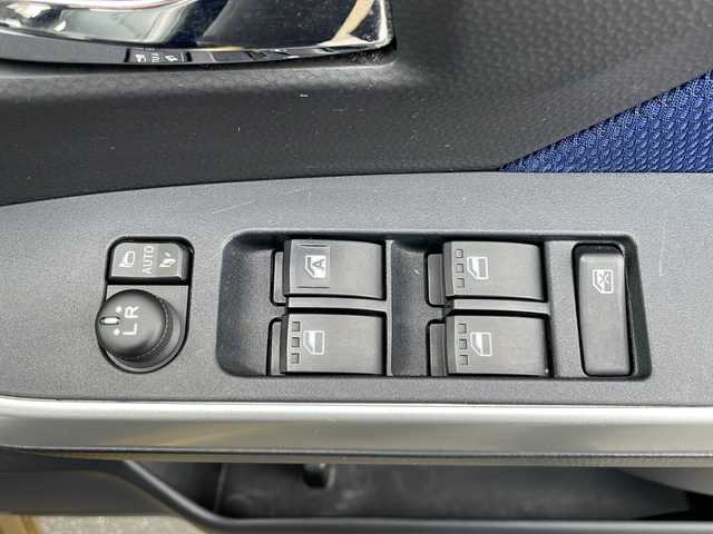 トヨタ タンク カスタムG S 岩手県 2017(平29)年 7.1万km ブラックマイカメタリック/インペリアルゴールドクリスタルメタリック 2トーン 純正SDナビ/AM/FM/CD/DVD/Bluetooth/フルセグTV/バックカメラ/ビルトインETC2.0/純正ドライブレコーダー/革調シートカバー/両側パワースライドドア/クルーズコントロール/衝突被害軽減ブレーキ/アイドリングストップ/LEDヘッドライト/LEDフォグランプ/オートライト/スマートキー/プッシュスタート/電動格納ミラー/純正14インチAW/純正ドアバイザー/保証書/取扱説明書