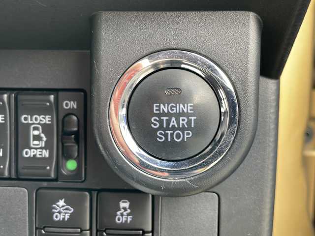 トヨタ タンク カスタムG S 岩手県 2017(平29)年 7.1万km ブラックマイカメタリック/インペリアルゴールドクリスタルメタリック 2トーン 純正SDナビ/AM/FM/CD/DVD/Bluetooth/フルセグTV/バックカメラ/ビルトインETC2.0/純正ドライブレコーダー/革調シートカバー/両側パワースライドドア/クルーズコントロール/衝突被害軽減ブレーキ/アイドリングストップ/LEDヘッドライト/LEDフォグランプ/オートライト/スマートキー/プッシュスタート/電動格納ミラー/純正14インチAW/純正ドアバイザー/保証書/取扱説明書