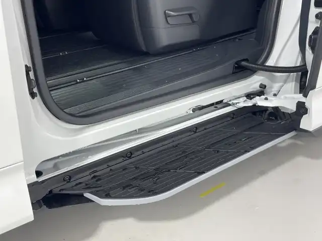 トヨタ ヴォクシー ハイブリッド S－Z 神奈川県 2025(令7)年 0.1千km プラチナホワイトパールマイカ 純正10.5インチ ディスプレイオーディオ PLUS/AM/FM/Bluetooth/フルセグ(走行中視聴不可)/CD/DVDデッキ/AppleCarplay/AndroidAut対応/T-Connect/ETC2.0/快適利便パッケージ/Toyota Safety Sense/・衝突被害軽減ブレーキ/・緊急時操舵支援/・LTA/LCA/・レーダークルーズコントロール/・AHS/・オートマチックハイビーム/・ロードサインアシスト/・ドライバー異常時対応システム/・発進遅れ告知機能/ブラインドスポットモニター/トヨタチームメイト/・アドバンスドパーク/パノラミッックビューモニター/・アドバンスト ドライブ(渋滞時支援)/ユニバーサルステップ/両側電動スライドドア/スペアタイヤ