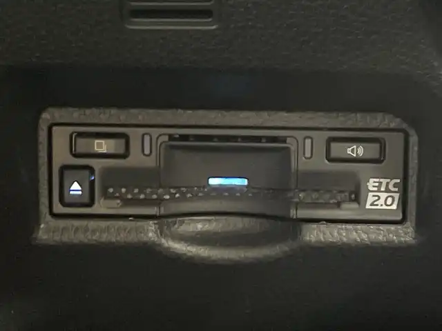 トヨタ ヴォクシー ハイブリッド S－Z 神奈川県 2025(令7)年 0.1千km プラチナホワイトパールマイカ 純正10.5インチ ディスプレイオーディオ PLUS/AM/FM/Bluetooth/フルセグ(走行中視聴不可)/CD/DVDデッキ/AppleCarplay/AndroidAut対応/T-Connect/ETC2.0/快適利便パッケージ/Toyota Safety Sense/・衝突被害軽減ブレーキ/・緊急時操舵支援/・LTA/LCA/・レーダークルーズコントロール/・AHS/・オートマチックハイビーム/・ロードサインアシスト/・ドライバー異常時対応システム/・発進遅れ告知機能/ブラインドスポットモニター/トヨタチームメイト/・アドバンスドパーク/パノラミッックビューモニター/・アドバンスト ドライブ(渋滞時支援)/ユニバーサルステップ/両側電動スライドドア/スペアタイヤ