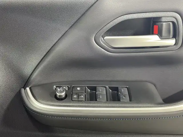 トヨタ ヴォクシー ハイブリッド S－Z 神奈川県 2025(令7)年 0.1千km プラチナホワイトパールマイカ 純正10.5インチ ディスプレイオーディオ PLUS/AM/FM/Bluetooth/フルセグ(走行中視聴不可)/CD/DVDデッキ/AppleCarplay/AndroidAut対応/T-Connect/ETC2.0/快適利便パッケージ/Toyota Safety Sense/・衝突被害軽減ブレーキ/・緊急時操舵支援/・LTA/LCA/・レーダークルーズコントロール/・AHS/・オートマチックハイビーム/・ロードサインアシスト/・ドライバー異常時対応システム/・発進遅れ告知機能/ブラインドスポットモニター/トヨタチームメイト/・アドバンスドパーク/パノラミッックビューモニター/・アドバンスト ドライブ(渋滞時支援)/ユニバーサルステップ/両側電動スライドドア/スペアタイヤ