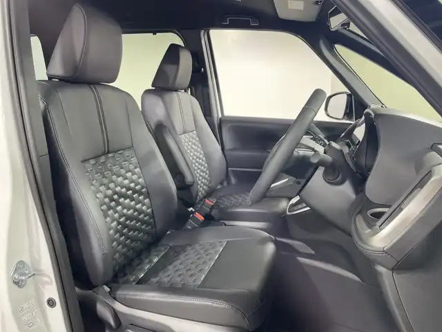 トヨタ ヴォクシー ハイブリッド S－Z 神奈川県 2025(令7)年 0.1千km プラチナホワイトパールマイカ 純正10.5インチ ディスプレイオーディオ PLUS/AM/FM/Bluetooth/フルセグ(走行中視聴不可)/CD/DVDデッキ/AppleCarplay/AndroidAut対応/T-Connect/ETC2.0/快適利便パッケージ/Toyota Safety Sense/・衝突被害軽減ブレーキ/・緊急時操舵支援/・LTA/LCA/・レーダークルーズコントロール/・AHS/・オートマチックハイビーム/・ロードサインアシスト/・ドライバー異常時対応システム/・発進遅れ告知機能/ブラインドスポットモニター/トヨタチームメイト/・アドバンスドパーク/パノラミッックビューモニター/・アドバンスト ドライブ(渋滞時支援)/ユニバーサルステップ/両側電動スライドドア/スペアタイヤ