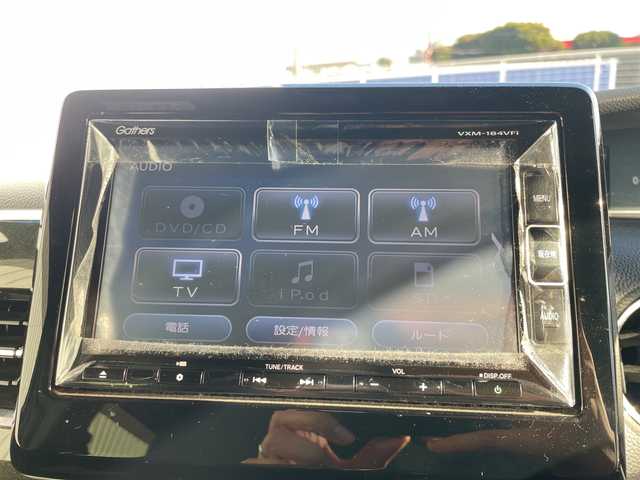 ホンダ Ｎ ＢＯＸ カスタム G L ホンダセンシング 千葉県 2018(平30)年 4.7万km プラチナホワイトパール 純正ナビ/(Bluetoothフルセグ/TV/SD/AUX/iPod)/ドライブレコーダー(前後)/衝突被害軽減システム/車線逸脱警報/バックカメラ/クルーズコントロール/片側パワースライドドア/横滑り防止装置/ETC/アイドリングストップ/LEDヘッドライト/フォグランプ/オートライト/ウィンカーミラー/電動格納ミラー/純正14インチAW/シートリフター/プッシュスタート/スマートキー/ドアバイザー/フロアマット/スペアキー/取扱説明書/保証書