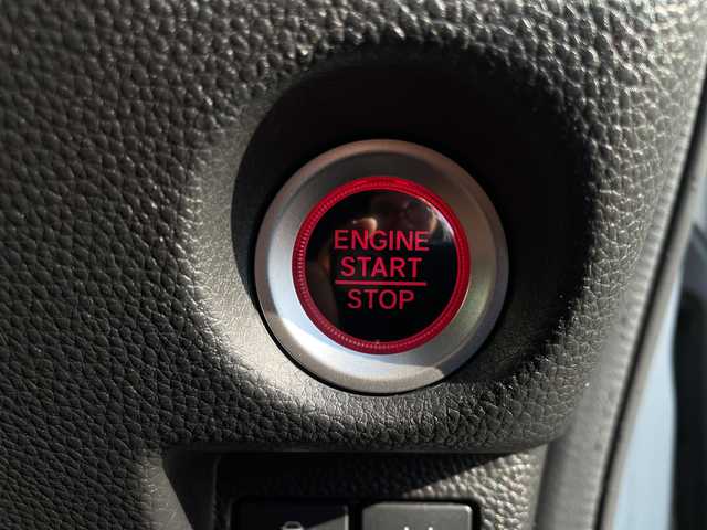 ホンダ Ｎ ＢＯＸ カスタム G L ホンダセンシング 千葉県 2018(平30)年 4.7万km プラチナホワイトパール 純正ナビ/(Bluetoothフルセグ/TV/SD/AUX/iPod)/ドライブレコーダー(前後)/衝突被害軽減システム/車線逸脱警報/バックカメラ/クルーズコントロール/片側パワースライドドア/横滑り防止装置/ETC/アイドリングストップ/LEDヘッドライト/フォグランプ/オートライト/ウィンカーミラー/電動格納ミラー/純正14インチAW/シートリフター/プッシュスタート/スマートキー/ドアバイザー/フロアマット/スペアキー/取扱説明書/保証書