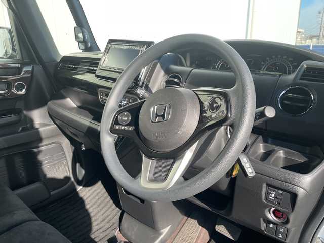 ホンダ Ｎ ＢＯＸ カスタム G L ホンダセンシング 千葉県 2018(平30)年 4.7万km プラチナホワイトパール 純正ナビ/(Bluetoothフルセグ/TV/SD/AUX/iPod)/ドライブレコーダー(前後)/衝突被害軽減システム/車線逸脱警報/バックカメラ/クルーズコントロール/片側パワースライドドア/横滑り防止装置/ETC/アイドリングストップ/LEDヘッドライト/フォグランプ/オートライト/ウィンカーミラー/電動格納ミラー/純正14インチAW/シートリフター/プッシュスタート/スマートキー/ドアバイザー/フロアマット/スペアキー/取扱説明書/保証書