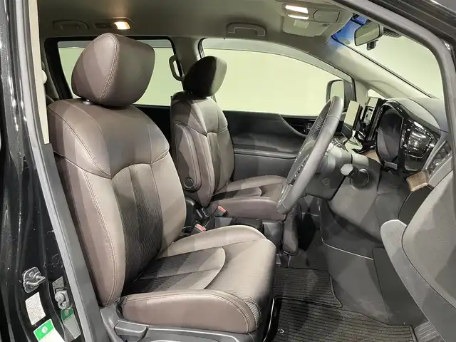 日産 エルグランド 250ハイウェイスターS 愛知県 2021(令3)年 0.6万km 黒 Panasonic１０インチナビ/アルパインフリップダウンモニター/両側パワースライドドア/レーダークルーズコントロール/衝突軽減ブレーキ/ブラインドスポットモニター/クリアランスソナー/車線逸脱警報/ハーフレザーシート/オットマン/バックカメラ/前後ドライブレコーダー/ビルトインＥＴＣ/アクセサリーソケット/純正18インチアルミホイール