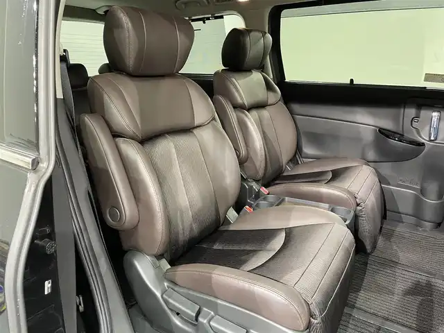日産 エルグランド 250ハイウェイスターS 愛知県 2021(令3)年 0.6万km 黒 Panasonic１０インチナビ/アルパインフリップダウンモニター/両側パワースライドドア/レーダークルーズコントロール/衝突軽減ブレーキ/ブラインドスポットモニター/クリアランスソナー/車線逸脱警報/ハーフレザーシート/オットマン/バックカメラ/前後ドライブレコーダー/ビルトインＥＴＣ/アクセサリーソケット/純正18インチアルミホイール