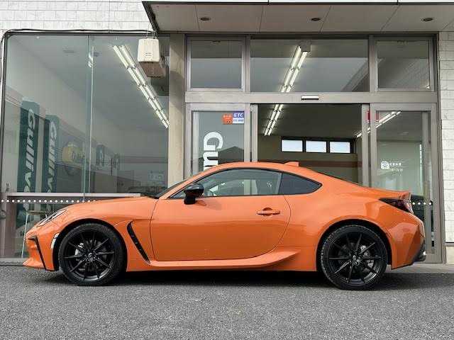 トヨタ ＧＲ８６ RZ 10thアニバーサリーLTD 埼玉県 2023(令5)年 0.3万km フレイムオレンジ ワンオーナー/社外9インチメモリーナビ/CD/DVD/SD/BT/USB/フルセグTV/GRパフォーマンスダンパー/純正18インチAW/クルーズコントロール/ハーフレザーシート/シートヒーター/ステアリングリモコン/バックカメラ/USB充電ポート/オートライト/LEDヘッドライト/リアフォグライト/プッシュスタート/フロアマット