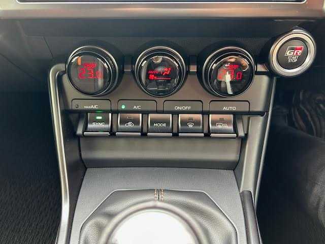 トヨタ ＧＲ８６ RZ 10thアニバーサリーLTD 埼玉県 2023(令5)年 0.3万km フレイムオレンジ ワンオーナー/社外9インチメモリーナビ/CD/DVD/SD/BT/USB/フルセグTV/GRパフォーマンスダンパー/純正18インチAW/クルーズコントロール/ハーフレザーシート/シートヒーター/ステアリングリモコン/バックカメラ/USB充電ポート/オートライト/LEDヘッドライト/リアフォグライト/プッシュスタート/フロアマット