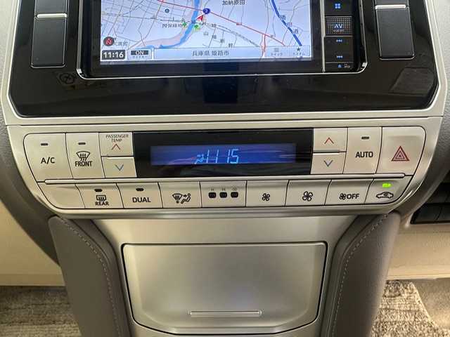 トヨタ ランドクルーザー プラド TX Lパッケージ 兵庫県 2020(令2)年 6.5万km ホワイトパールクリスタルシャイン 社外SDナビ(CD/DVD/Bluetooth/フルセグ)/サンルーフ/4WD/ルーフレール/レザーシート/シートヒーター/エアシート/パワーシート/追従型クルーズコントロール/デジタルインナーミラー/前後コーナーセンサー/オートライト/オートマチックハイビーム/LEDヘッドライト/純正17インチアルミホイール/純正フロアマット/社外エアロ