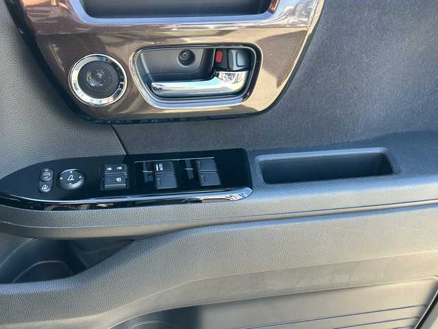 ホンダ Ｎ ＢＯＸ カスタム G L ターボ ホンダセンシング 神奈川県 2018(平30)年 5.2万km クリスタルブラックパール 純正SD8インチナビ/フルセグTV/Bluetooth接続/AM/FM/CD/DVD/USB/バックカメラ/両側パワースライドドア/アダプティブクルーズコントロール/ETC/前側ドライブレコーダー/純正フロアマット/スマートキー/アイドリングストップ/ハーフレザーシート/純正15インチアルミホイール/オートライト/コーナーセンサー/横滑り防止装置/盗難防止装置/レーンキープアシスト/衝突被害軽減システム