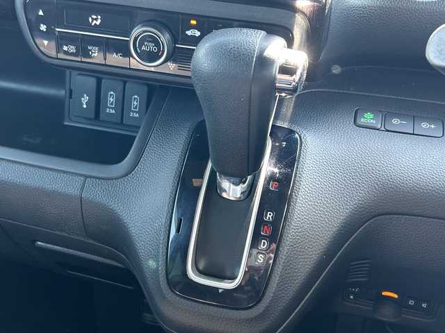 ホンダ Ｎ ＢＯＸ カスタム G L ターボ ホンダセンシング 神奈川県 2018(平30)年 5.2万km クリスタルブラックパール 純正SD8インチナビ/フルセグTV/Bluetooth接続/AM/FM/CD/DVD/USB/バックカメラ/両側パワースライドドア/アダプティブクルーズコントロール/ETC/前側ドライブレコーダー/純正フロアマット/スマートキー/アイドリングストップ/ハーフレザーシート/純正15インチアルミホイール/オートライト/コーナーセンサー/横滑り防止装置/盗難防止装置/レーンキープアシスト/衝突被害軽減システム