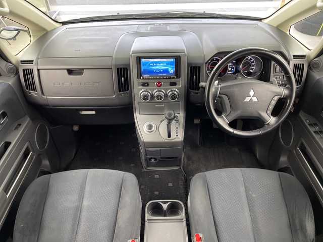 三菱 デリカＤ：５ D－Power package 岐阜県 2013(平25)年 8万km ウォームホワイトP/クールシルバー アルパインナビ　/・Ｂｌｕｅｔｏｏｔｈ　/バッツクカメラ　/両側パワースライドドア　/４ＷＤ　/ＥＴＣ　/オートヘッドライト　/パドルシフト　/革巻きステアリング　/電格ミラー　/クルーズコントロール　/スマートキート/社外フロアマット/純正アルミホイール