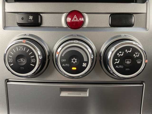 三菱 デリカＤ：５ D－Power package 岐阜県 2013(平25)年 8万km ウォームホワイトP/クールシルバー アルパインナビ　/・Ｂｌｕｅｔｏｏｔｈ　/バッツクカメラ　/両側パワースライドドア　/４ＷＤ　/ＥＴＣ　/オートヘッドライト　/パドルシフト　/革巻きステアリング　/電格ミラー　/クルーズコントロール　/スマートキート/社外フロアマット/純正アルミホイール