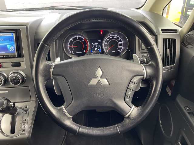 三菱 デリカＤ：５ D－Power package 岐阜県 2013(平25)年 8万km ウォームホワイトP/クールシルバー アルパインナビ　/・Ｂｌｕｅｔｏｏｔｈ　/バッツクカメラ　/両側パワースライドドア　/４ＷＤ　/ＥＴＣ　/オートヘッドライト　/パドルシフト　/革巻きステアリング　/電格ミラー　/クルーズコントロール　/スマートキート/社外フロアマット/純正アルミホイール