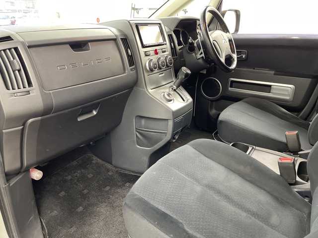 三菱 デリカＤ：５ D－Power package 岐阜県 2013(平25)年 8万km ウォームホワイトP/クールシルバー アルパインナビ　/・Ｂｌｕｅｔｏｏｔｈ　/バッツクカメラ　/両側パワースライドドア　/４ＷＤ　/ＥＴＣ　/オートヘッドライト　/パドルシフト　/革巻きステアリング　/電格ミラー　/クルーズコントロール　/スマートキート/社外フロアマット/純正アルミホイール