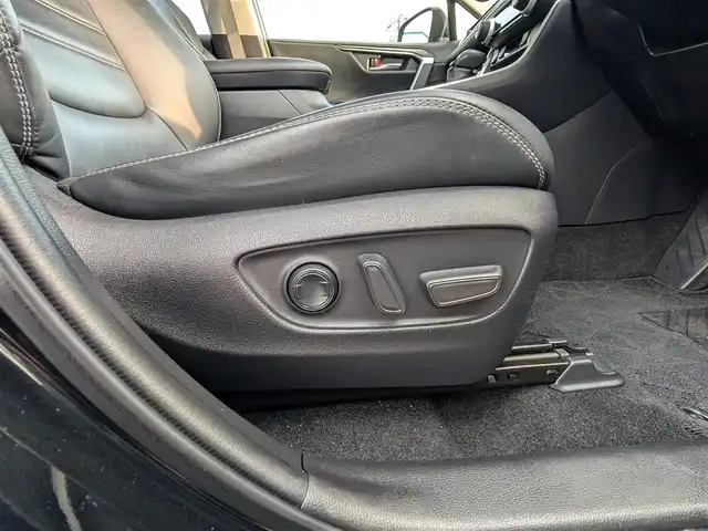 トヨタ ＲＡＶ４ G 福井県 2020(令2)年 5.7万km アティチュードブラックマイカ 4WD/ルーフレール/Toyota Safety Sense/レーントレーシングアラート/ブラインドスポットモニター/前後クリアランスソナー/レーダークルーズコントロール/プリクラッシュセーフティ/リヤクロストラフィックアラート/ロードサインアシスト/オートブレーキホールド/電動リアゲート/D席パワーシート/D席シートメモリー/前席シートヒーター/ETC/純正フロアマット/オートLEDライト/オートマチックハイビーム/純正18インチAW/スマートキー