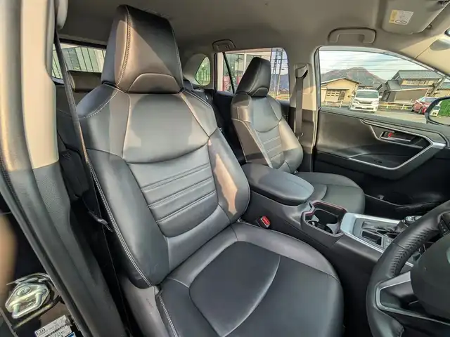 トヨタ ＲＡＶ４ G 福井県 2020(令2)年 5.7万km アティチュードブラックマイカ 4WD/ルーフレール/Toyota Safety Sense/レーントレーシングアラート/ブラインドスポットモニター/前後クリアランスソナー/レーダークルーズコントロール/プリクラッシュセーフティ/リヤクロストラフィックアラート/ロードサインアシスト/オートブレーキホールド/電動リアゲート/D席パワーシート/D席シートメモリー/前席シートヒーター/ETC/純正フロアマット/オートLEDライト/オートマチックハイビーム/純正18インチAW/スマートキー