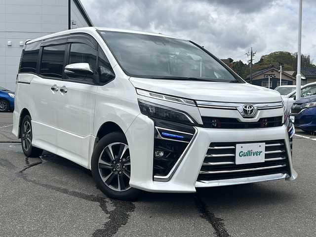 トヨタ ヴォクシー ZS 煌 石川県 2018(平30)年 6.8万km ホワイトパールクリスタルシャイン 禁煙車/純正ナビ/・Bluetooth/トヨタセーフティセンス/・衝突被害軽減ブレーキ/・レーンキープアシスト/・オートマチックハイビーム/バックカメラ/両側パワースライドドア/ETC/社外デイライト/フロアマット/プッシュスタート/スマートキー