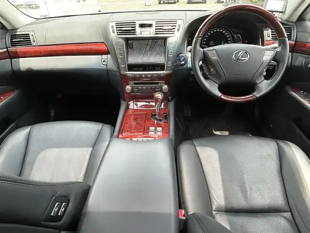 レクサス ＬＳ 600h バージョンU Iパック 福島県 2010(平22)年 8.6万km ホワイトパールクリスタルシャイン 4WD/サンルーフ/純正HDDナビ/　【フルセグ/CD/DVD/USB/AUX】/バックカメラ/本革シート/前席シートヒーター/前席エアシート/リアシートコントロールパネル/リア3面オートサンシェード/ステアリングスイッチ/レーダークルーズコントロール/電動パーキング/ステアリングヒーター/ビルトインETC/パーキングアシスト/コーナーセンサー/社外レーダー/LEDヘッドライト（AUTO機能付き）/　・フォグランプ/衝突軽減システム/アイドリングストップ