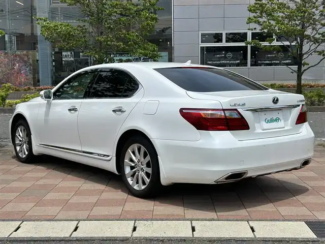 レクサス ＬＳ 600h バージョンU Iパック 福島県 2010(平22)年 8.6万km ホワイトパールクリスタルシャイン 4WD/サンルーフ/純正HDDナビ/　【フルセグ/CD/DVD/USB/AUX】/バックカメラ/本革シート/前席シートヒーター/前席エアシート/リアシートコントロールパネル/リア3面オートサンシェード/ステアリングスイッチ/レーダークルーズコントロール/電動パーキング/ステアリングヒーター/ビルトインETC/パーキングアシスト/コーナーセンサー/社外レーダー/LEDヘッドライト（AUTO機能付き）/　・フォグランプ/衝突軽減システム/アイドリングストップ