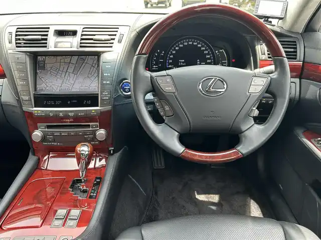 レクサス ＬＳ 600h バージョンU Iパック 福島県 2010(平22)年 8.6万km ホワイトパールクリスタルシャイン 4WD/サンルーフ/純正HDDナビ/　【フルセグ/CD/DVD/USB/AUX】/バックカメラ/本革シート/前席シートヒーター/前席エアシート/リアシートコントロールパネル/リア3面オートサンシェード/ステアリングスイッチ/レーダークルーズコントロール/電動パーキング/ステアリングヒーター/ビルトインETC/パーキングアシスト/コーナーセンサー/社外レーダー/LEDヘッドライト（AUTO機能付き）/　・フォグランプ/衝突軽減システム/アイドリングストップ