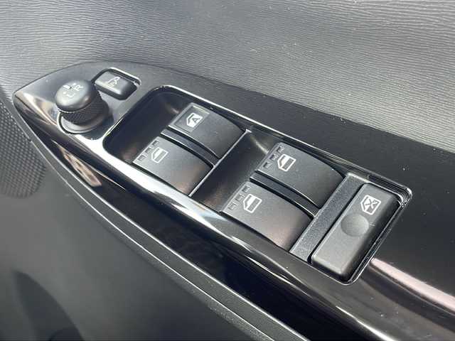 ダイハツ タント カスタム X 青森県 2014(平26)年 10.4万km ブラックマイカメタリック 4WD/社外CDオーディオ/CD・USB・iPod・AUX/片側パワースライドドア/リアロールサンシェード/純正ラバーマット/オートライト/LEDヘッドライト/フォグランプ/社外14インチアルミ/プッシュスタート/スマートキー