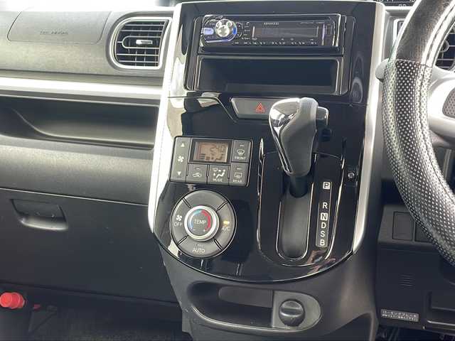 ダイハツ タント カスタム X 青森県 2014(平26)年 10.4万km ブラックマイカメタリック 4WD/社外CDオーディオ/CD・USB・iPod・AUX/片側パワースライドドア/リアロールサンシェード/純正ラバーマット/オートライト/LEDヘッドライト/フォグランプ/社外14インチアルミ/プッシュスタート/スマートキー