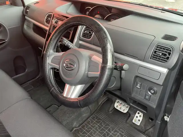 ダイハツ タント カスタム X 青森県 2014(平26)年 10.4万km ブラックマイカメタリック 4WD/社外CDオーディオ/CD・USB・iPod・AUX/片側パワースライドドア/リアロールサンシェード/純正ラバーマット/オートライト/LEDヘッドライト/フォグランプ/社外14インチアルミ/プッシュスタート/スマートキー