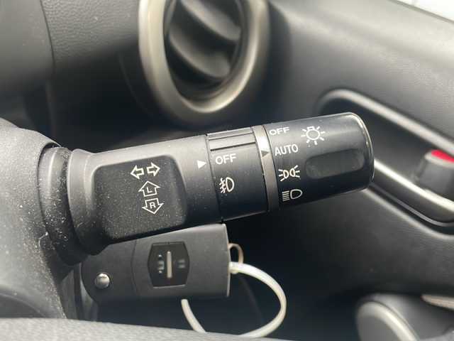 マツダ デミオ 13C－V 愛知県 2010(平22)年 18万km サンライトシルバーメタリック ＳＤナビ　/・ワンセグ/・CD/ＥＴＣ/ＡＢＳ/横滑り防止装置/盗難防止装置/オートライト/フォグランプ/パワーステアリング/パワーウィンドウ/リモコンキー/フロアマット/ダブルエアバッグ
