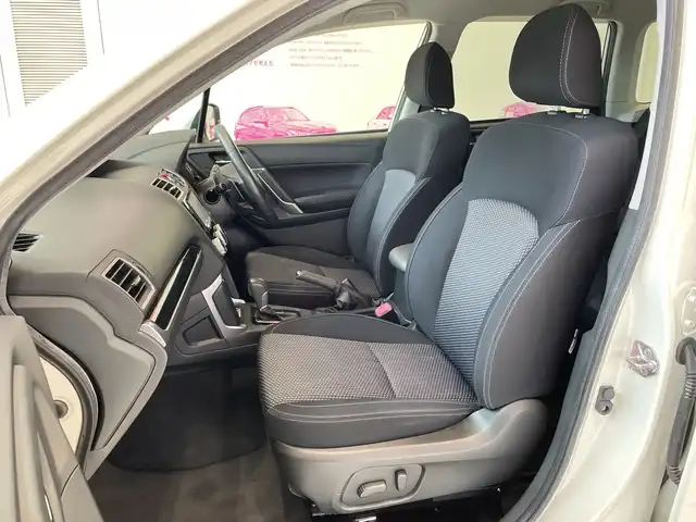 スバル フォレスター 2．0i－L アイサイト 埼玉県 2015(平27)年 6.6万km クリスタルホワイトP アイサイト/KENWOODナビ【ＭＤＶ－Ｄ５０２ＢＴ】/（Ｂｌｕｅｔｏｏｔｈ／フルセグＴＶ／ＣＤ／ＤＶＤ／ＵＳＢ）/バックカメラ/ＥＴＣ/４ＷＤ/レーダークルーズコントロール　/全席シートヒーター/前席パワーシート　/スマートキー/プッシュスタート/レーンキープアシスト/ダウンヒルアシストコントロール/オートライト/LEDライト/純正フロアマット/純正17インチアルミホイール/禁煙車