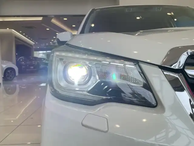 スバル フォレスター 2．0i－L アイサイト 埼玉県 2015(平27)年 6.6万km クリスタルホワイトP アイサイト/KENWOODナビ【ＭＤＶ－Ｄ５０２ＢＴ】/（Ｂｌｕｅｔｏｏｔｈ／フルセグＴＶ／ＣＤ／ＤＶＤ／ＵＳＢ）/バックカメラ/ＥＴＣ/４ＷＤ/レーダークルーズコントロール　/全席シートヒーター/前席パワーシート　/スマートキー/プッシュスタート/レーンキープアシスト/ダウンヒルアシストコントロール/オートライト/LEDライト/純正フロアマット/純正17インチアルミホイール/禁煙車