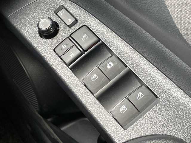 トヨタ シエンタ ファンベースX 茨城県 2018(平30)年 3.4万km 青 純正ナビ/-BT/AM/FM/　/衝突軽減システム　/バックカメラ　/片側パワースライドドア　/ドライブレコーダー　/コーナーセンサー前後　/アイドリングストップ　/電動格納ミラー　/横滑り防止装置　/リモコンキー　/社外フロアマット