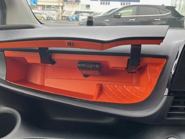 トヨタ シエンタ ファンベースX 茨城県 2018(平30)年 3.4万km 青 純正ナビ/-BT/AM/FM/　/衝突軽減システム　/バックカメラ　/片側パワースライドドア　/ドライブレコーダー　/コーナーセンサー前後　/アイドリングストップ　/電動格納ミラー　/横滑り防止装置　/リモコンキー　/社外フロアマット