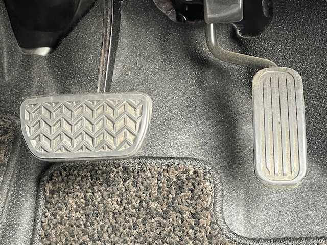 トヨタ シエンタ ファンベースX 茨城県 2018(平30)年 3.4万km 青 純正ナビ/-BT/AM/FM/　/衝突軽減システム　/バックカメラ　/片側パワースライドドア　/ドライブレコーダー　/コーナーセンサー前後　/アイドリングストップ　/電動格納ミラー　/横滑り防止装置　/リモコンキー　/社外フロアマット