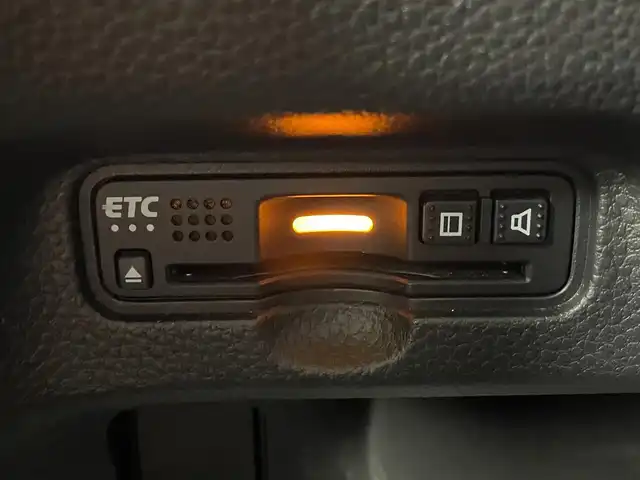 ホンダ Ｎ ＢＯＸ カスタム G EX ホンダセンシング 大阪府 2019(令1)年 5.8万km プラチナホワイトパール Honda SENSING/・衝突軽減ブレーキ（CMBS）/・誤発進抑制機能/・後方誤発進抑制機能/・路外逸脱抑制機能/・アダプティブクルーズコントロール（ACC／渋滞追従機能付）/・車線維持支援システム（LKAS）/・先行車発進お知らせ機能/・標識認識機能/・歩行者事故低減ステアリング/・オートハイビーム/純正ナビ/CD/DVD/BT/フルセグ/バックカメラ/両側パワースライドドア/LEDヘッドライト/オートライト/コーナーセンサー/ステアリングリモコン/スマートキー/プッシュスタート/ビルトインETC/ドアバイザー/フロアマット